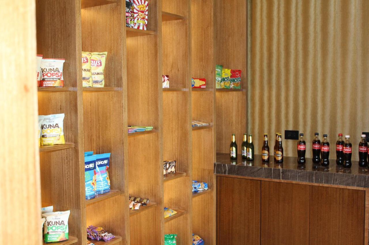 Holiday Inn - Quito Airport By Ihg Tababela Extérieur photo A typical vending machine in a Japanese hotel